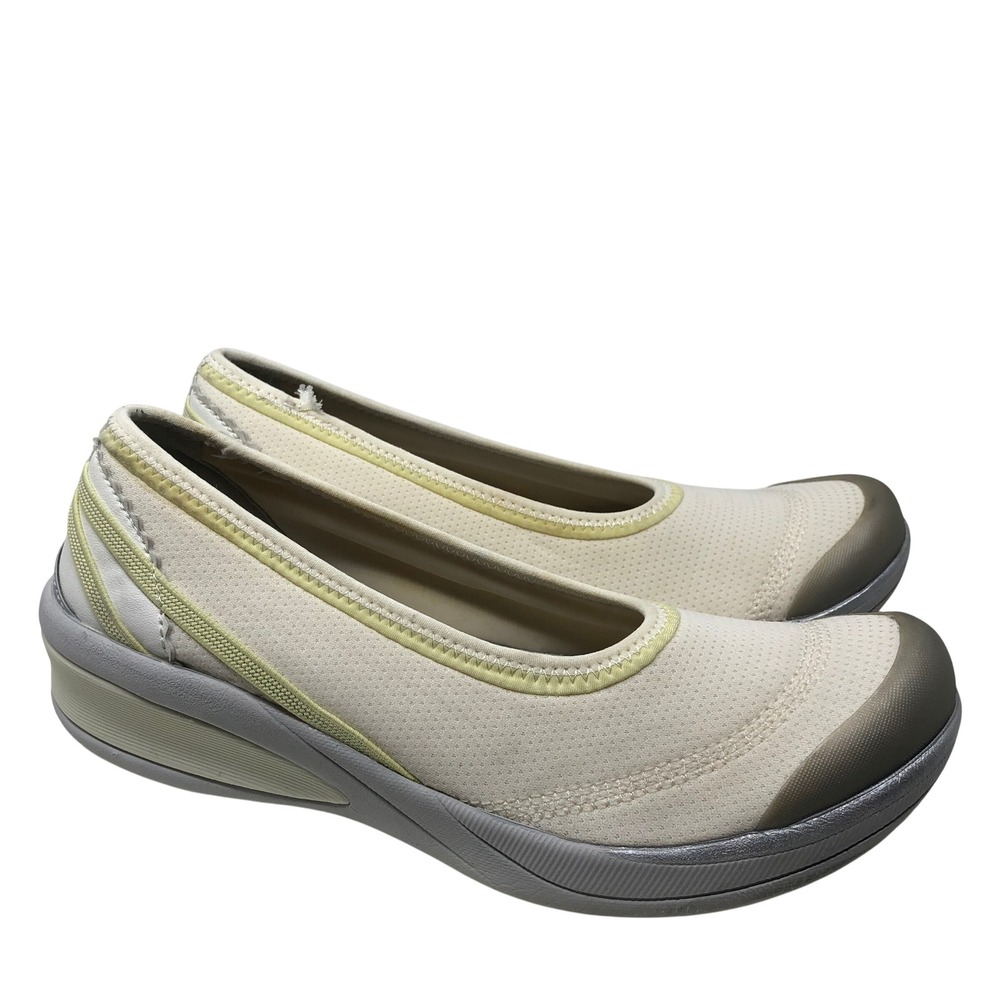 Bzees Flawless Slip On Shoes Womens 9M Cream Silver Comfort Loafers Supportive